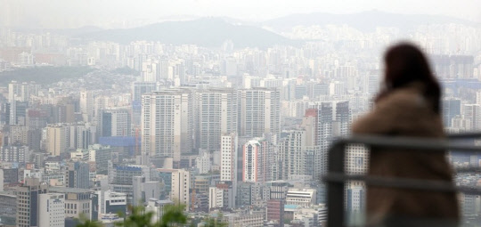 서울 남산 공원에서 내려다본 서울 도심의 아파트. <연합뉴스>